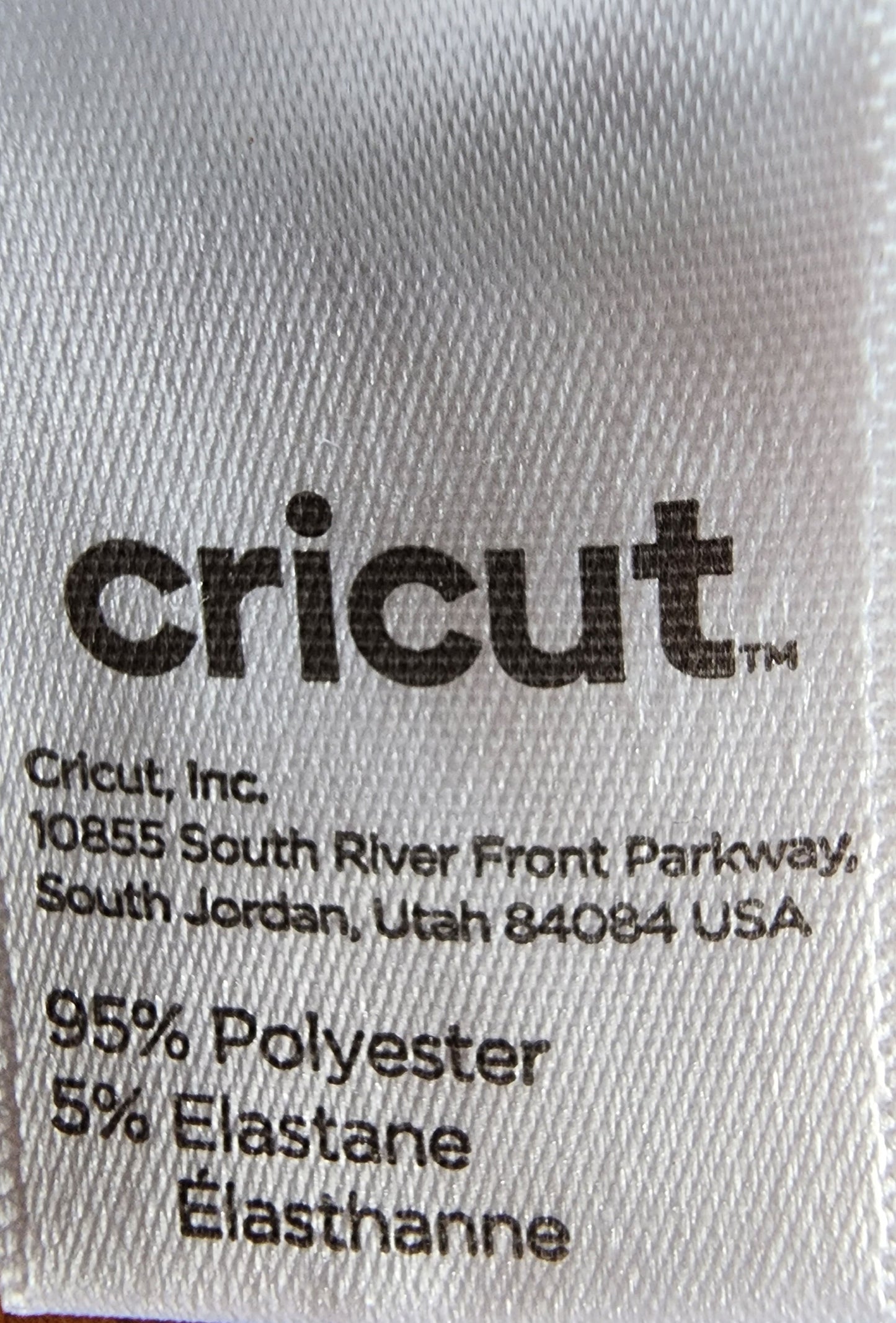 Product label for shirt: Cricut brand, 95% Polyester, 5% Elastane